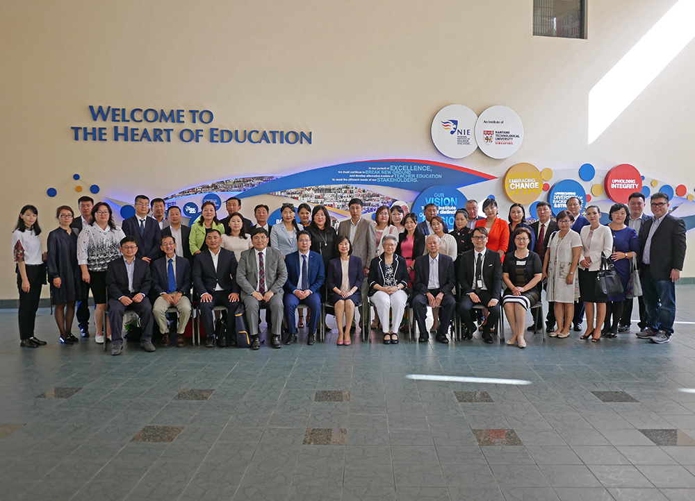 Монгол Улсын БСШУСЯ-Ны Төлөөлөгчид Сингапур Улсад Мэргэжил Дээшлүүлэх Танилцах Аяллаар Айлчлав.
